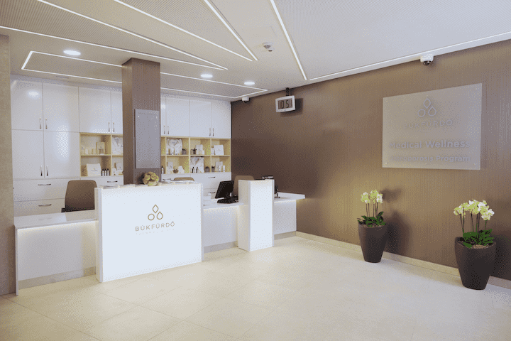 Wellness- és spa berendezések tervezése: Bükfürdő Medical Wellness recepció 